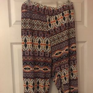 2 Plus Size Cropped (Capri) Joggers